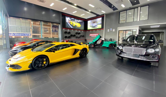 Khám phá showroom toàn siêu xe ở đất nước Lào, có cả Lamborghini Aventador SVJ và McLaren 765LT