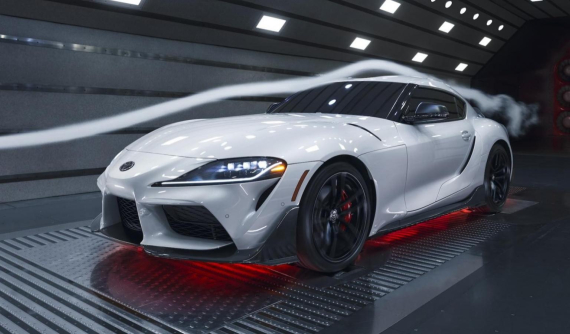 Toyota Supra đã nhẹ nay càng nhẹ hơn với nhiều chi tiết carbon trong bản đặc biệt mới