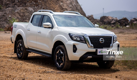 Nissan Navara 2021 - Thách thức "Vua bán tải"