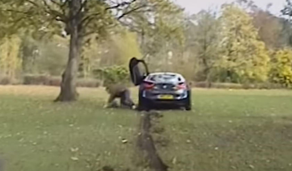 Theo dõi video ghi hình cảnh sát Anh Quốc truy đuổi chiếc BMW i8 chở cocaine