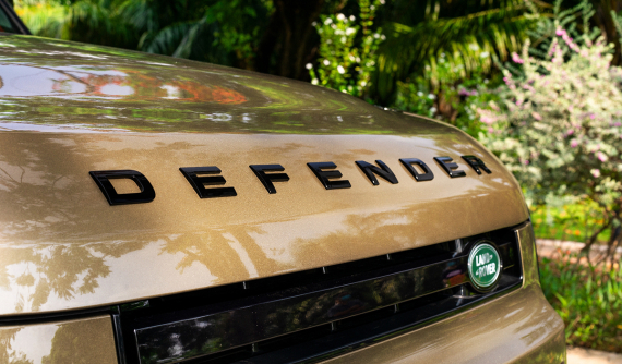 Land Rover Defender 90 đã về Việt Nam với 2 phiên bản, giá bán gây bất ngờ