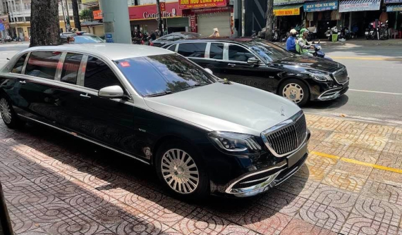 Cặp đôi "xe chủ tịch" Mercedes-Maybach S650 Pullman xuất hiện cùng nhau tại Sài thành khiến người xem choáng