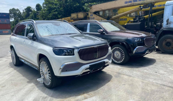 Cặp đôi Mercedes-Maybach GLS 600 cùng cập cảng với 2 phong cách màu đối lập
