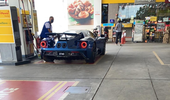 Hoàng tử Malaysia bí mật tậu siêu xe Ford GT thế hệ mới với màu xanh tuyệt đẹp