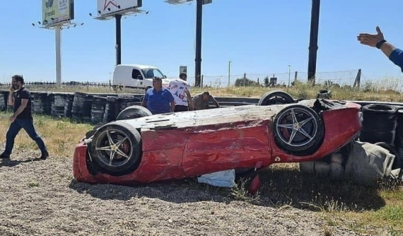 Kinh hãi trước đoạn phim camera hành trình của chiếc Ferrari 458 gặp tai nạn rồi lật ngửa