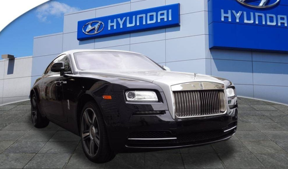 Chiếc xe siêu sang Rolls-Royce Wraith được đại lý Hyundai rao bán khiến nhiều người tò mò