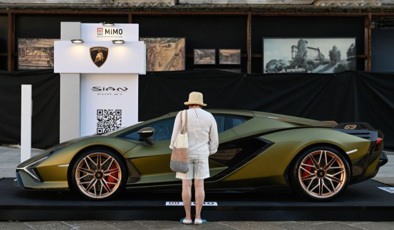 Nhà giàu vung tiền mua sắm, Lamborghini bán gần hết lượng xe sản xuất trong năm 2021