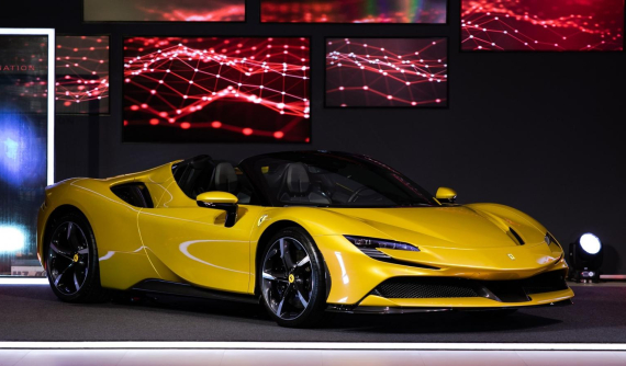 Mới đến Malaysia, siêu xe Ferrari SF90 Spider lật đật "hạ cánh" ở Thái Lan để ra mắt, giá hơn 32 tỷ đồng