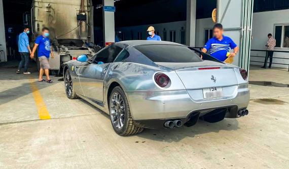 Ferrari 599 GTB bí ẩn nhất Việt Nam đã lộ diện với bộ áo crôm cá tính, xe định cư ở Hải Phòng