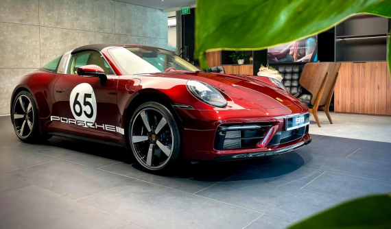 Doanh nhân Việt mê Porsche tậu 911 Targa 4S Heritage Design siêu hiếm, giá từ 11,59 tỷ đồng