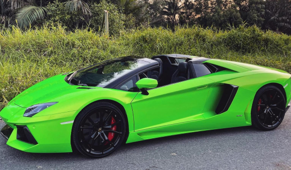 Đã tai với âm thanh V12 kết hợp ống xả độ trên Lamborghini Aventador mui trần khi tăng tốc tại Sài thành