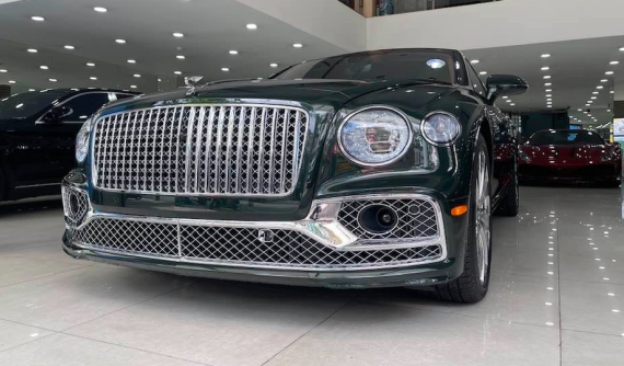 Vẫn là Bentley Flying Spur First Edition về nước nhưng màu sơn phối nội thất có thể là hàng hiếm