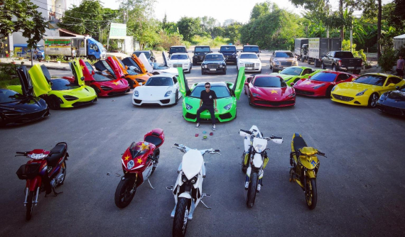 Dàn siêu xe hơn 200 tỷ đồng khoe dáng trên đường, Porsche 918 Spyder chiếm trọn mọi sự chú ý