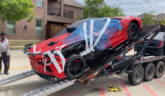 Theo dõi YouTuber một tay "hồi sinh" chiếc Chevrolet Corvette C8 được bán phế liệu