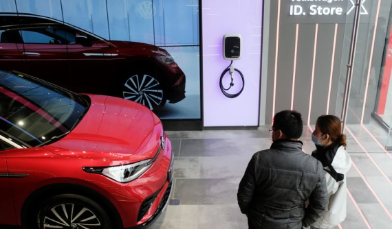 Bị khách hàng chê "không đủ thông minh", Volkswagen ID.4 bán chậm hơn kỳ vọng