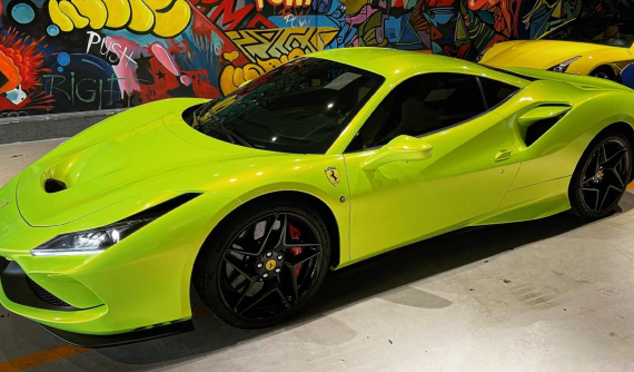 Ferrari F8 Tributo thứ 3 về nước trở nên lạ lẫm với bộ áo xanh neon