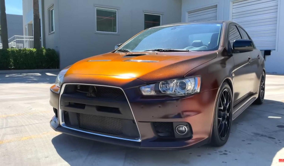 Chiếc Mitsubishi Lancer Evo này có lớp sơn "cam chuyển đen" cực ảo diệu