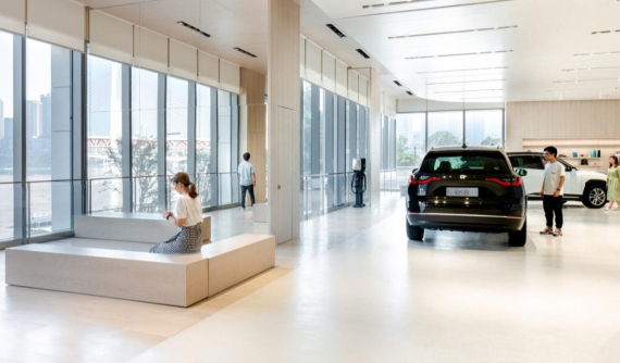 Sản xuất bị ngưng trệ vì thiếu chip bán dẫn, các showroom ô tô hết cả xe trưng bày