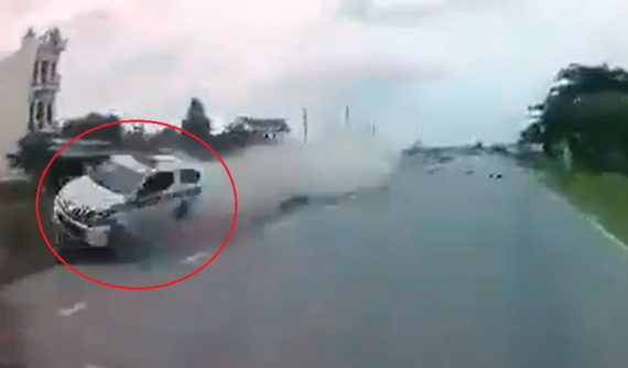 Video quay khoảnh khắc xe CSGT va chạm với xe đạp điện khiến 1 nữ sinh tử vong tại Hải Dương