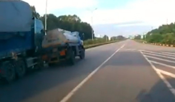 Video: Tránh ô tô khách dừng đón khách, xe bồn va chạm với xe đầu kéo trên cao tốc Hà Nội - Bắc Giang