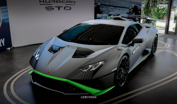 Cận cảnh siêu xe Lamborghini Huracan STO đầu tiên đến Campuchia, màu sơn như "bò chiến" bước ra từ đường đua