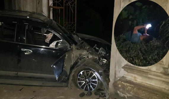 Hải Phòng: Tài xế xe bán tải nằm lướt điện thoại trên vệ cỏ sau khi tông 4 người trong một gia đình