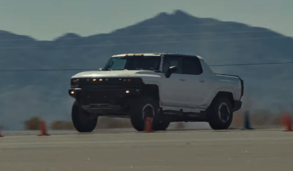 GMC Hummer EV thể hiện khả năng gia tốc 0-96 km/h trong 3 giây bằng chế độ "WTF"