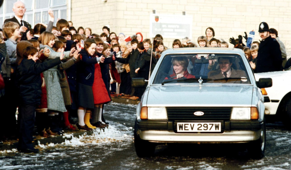 Chiếc ô tô Ford của Công nương Diana được bán với giá hơn 1,6 tỷ đồng