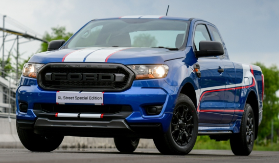 Vén màn Ford Ranger 2021 với màu sơn như xe đua và lưới tản nhiệt giống Ranger Raptor