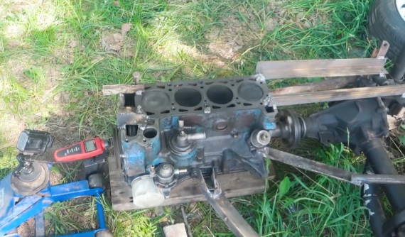 Người Nga thử nghiệm khiến động cơ rẻ tiền đạt tua máy 10.000 vòng/phút để xem... pít-tông nổ bay ra sao