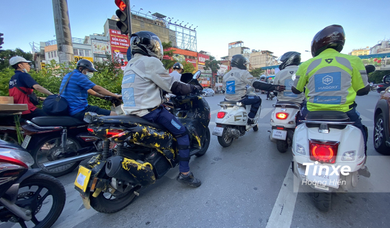 Xe tay ga Aprilia bất ngờ chạy thử trên đường phố Hà Nội