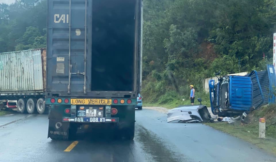 Video: Xe container vượt ẩu, đối đầu ô tô tải tại Lạng Sơn, 1 tài xế tử vong