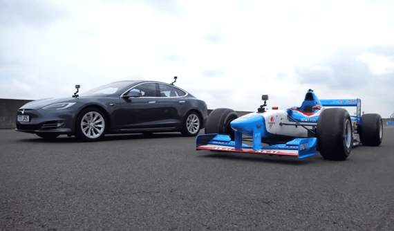 Theo dõi Tesla Model S P100D đua drag với xe đua F1 thời xưa