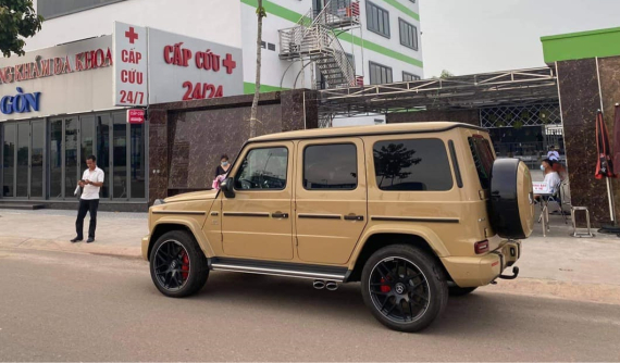 Mercedes-AMG G63 với bộ áo có giá hơn 150 triệu đồng về đội doanh nhân y tế ở Bình Phước