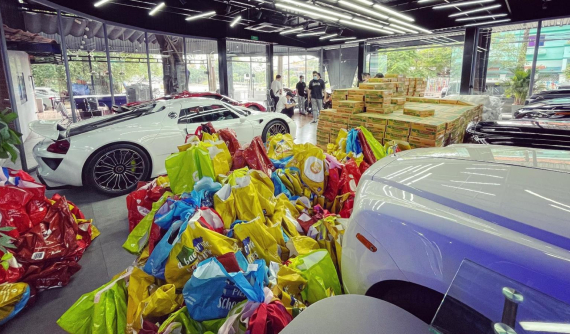 "Tạp hoá 0 đồng" của ông chủ garage bán siêu xe khủng nhất Sài thành giữa mùa dịch Covid-19