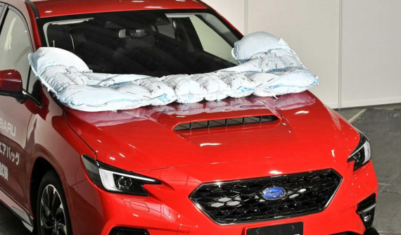Chi tiết trang bị túi khí gắn ngoài dành cho người đi bộ trên xe Subaru Levorg