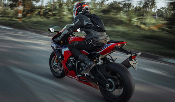 Siêu mô tô 299km/h Honda CBR1000RR-R bị triệu hồi tại Việt Nam vì lỗi giảm xóc sau