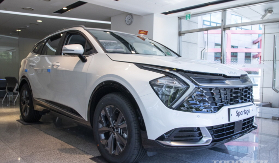 Ngắm thiết kế "bằng xương, bằng thịt" của Kia Sportage 2022 tại đại lý, sẵn sàng đối đầu Honda CR-V