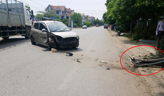 Thái Nguyên: Kia Morning tông gốc cây bên đường khiến đầu xe vỡ nát, gãy trục bánh trước