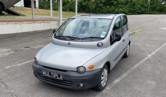 Đây là mẫu xe gia đình kỳ lạ và xấu xí bậc nhất thế giới