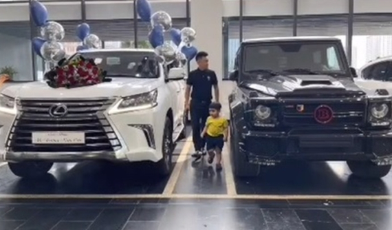Video: Sở hữu Mercedes-Benz G-Class độ Brabus chưa đã, người yêu xe Cao Bằng tậu Lexus LX570