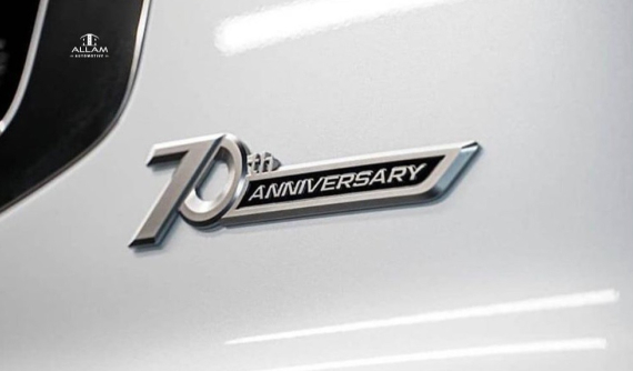 Logo "70th Anniversary" dành cho Toyota Land Cruiser 2022 có giá tương đương gần 6 triệu đồng