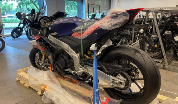 Siêu phẩm Aprilia RSV4 Factory 2021 chính thức đặt chân đến Việt Nam, giá dự kiến hơn 1 tỷ đồng