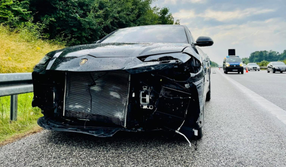 Doanh nhân Việt kể hành trình gặp tai nạn khi lái Lamborghini Urus trên cao tốc không giới hạn tốc độ