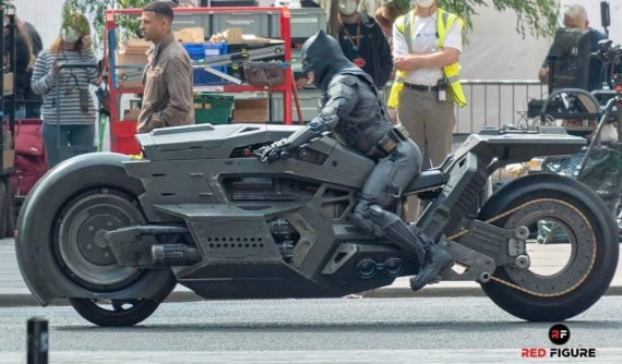 Những hành ảnh đầu tiên của Batcycle - Siêu mô tô của Batman trong phần phim Flash mới