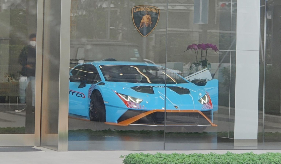 Lamborghini Huracan STO thứ 2 đến Campuchia khiến nhà giàu châu Á ngạc nhiên trước độ chịu chơi của nước này