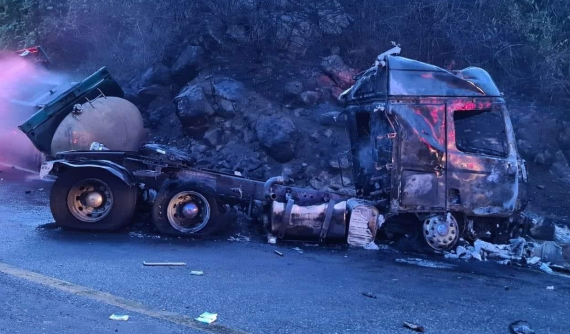 Thừa Thiên Huế: Xe đầu kéo cháy như đuốc khi qua đèo Hải Vân, tài xế bị thương nhẹ