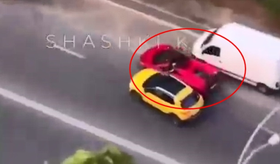 Video: Vụ tai nạn này cho thấy có tiền mua siêu xe nhưng không mua được kỹ năng lái