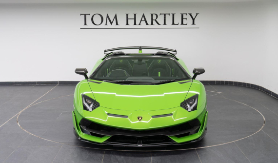 Lamborghini Aventador SVJ mui trần màu xanh tuyệt đẹp đang rao bán nhưng có lẽ sẽ không thể về nước