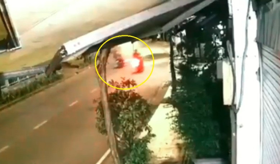 Video: Truy đuổi đối tượng vi phạm Chỉ thị 16, chiến sĩ công an bị tai nạn tử vong